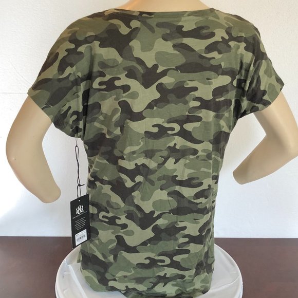 ROCK & REPUBLIC CAMO WITH SKULL GRAPHIC SHORT SLEEVE TSHIRT SIZE L NWT - Picture 2 of 5